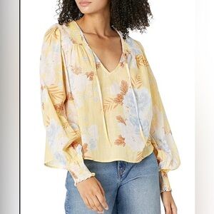 Billabong Butter yellow Floral Boho Blouse ruching at sleeves & yoke s z Medium